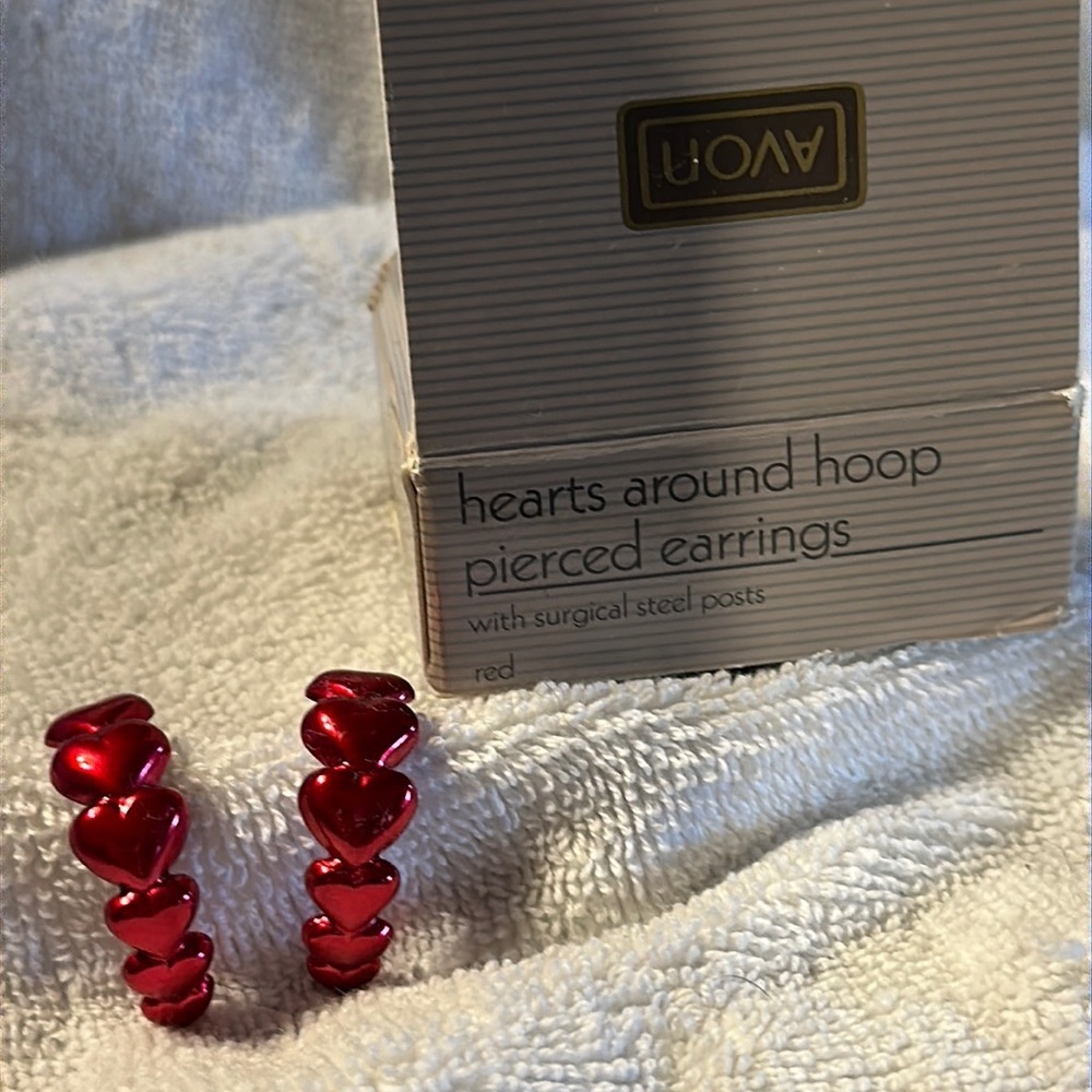 Avon 1991 Vintage Hearts Around Hoop Pierced Earrings Red